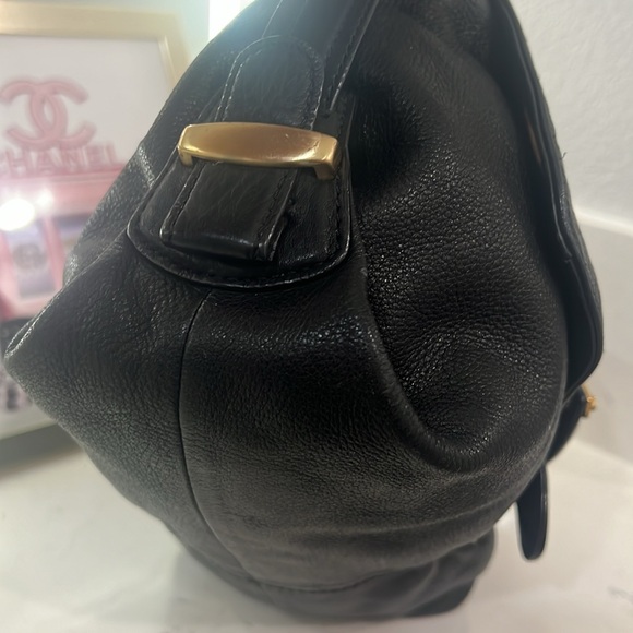 B Makowsky purse 100% Genuine leather very soft - black and gold hardware - Picture 7 of 13